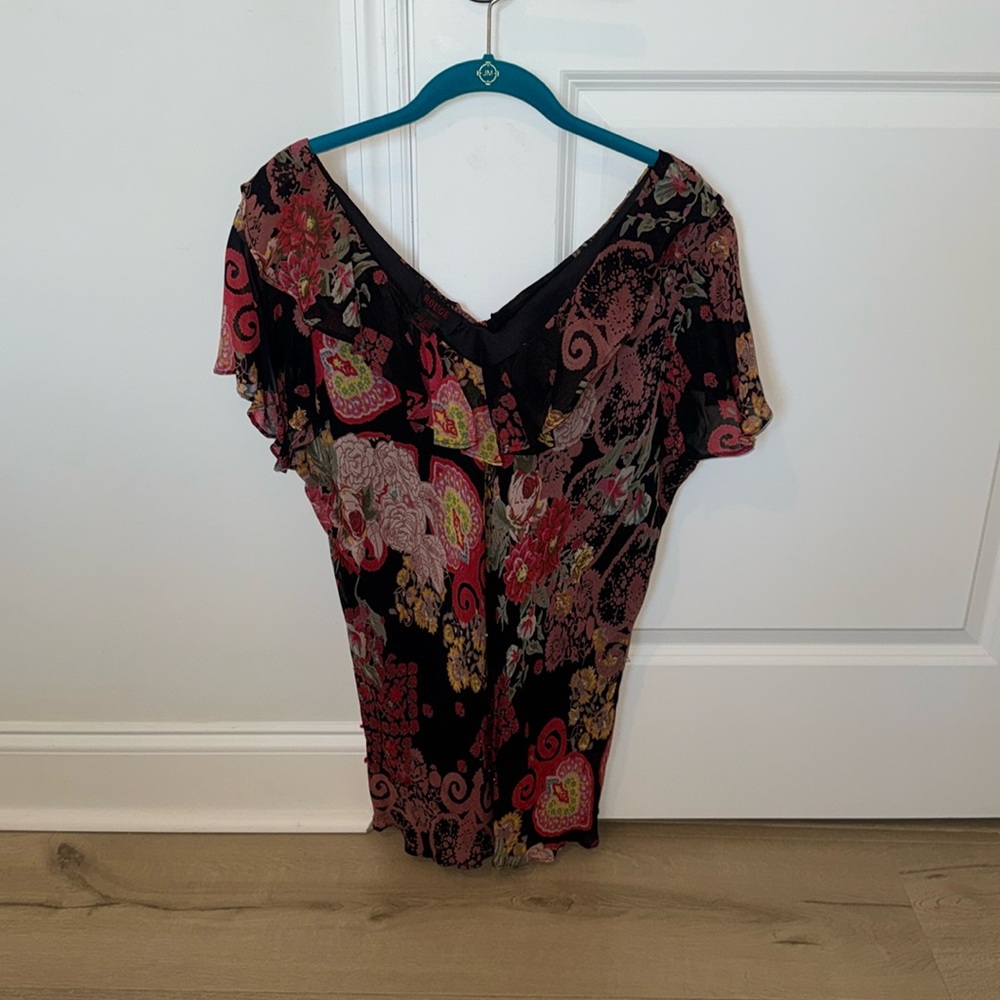 Like new, beautiful red and black blouse.